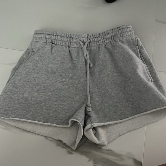 Aritzia | Cozy Fleece Mega Flutter Micro Sweatshort - Picture 3 of 8